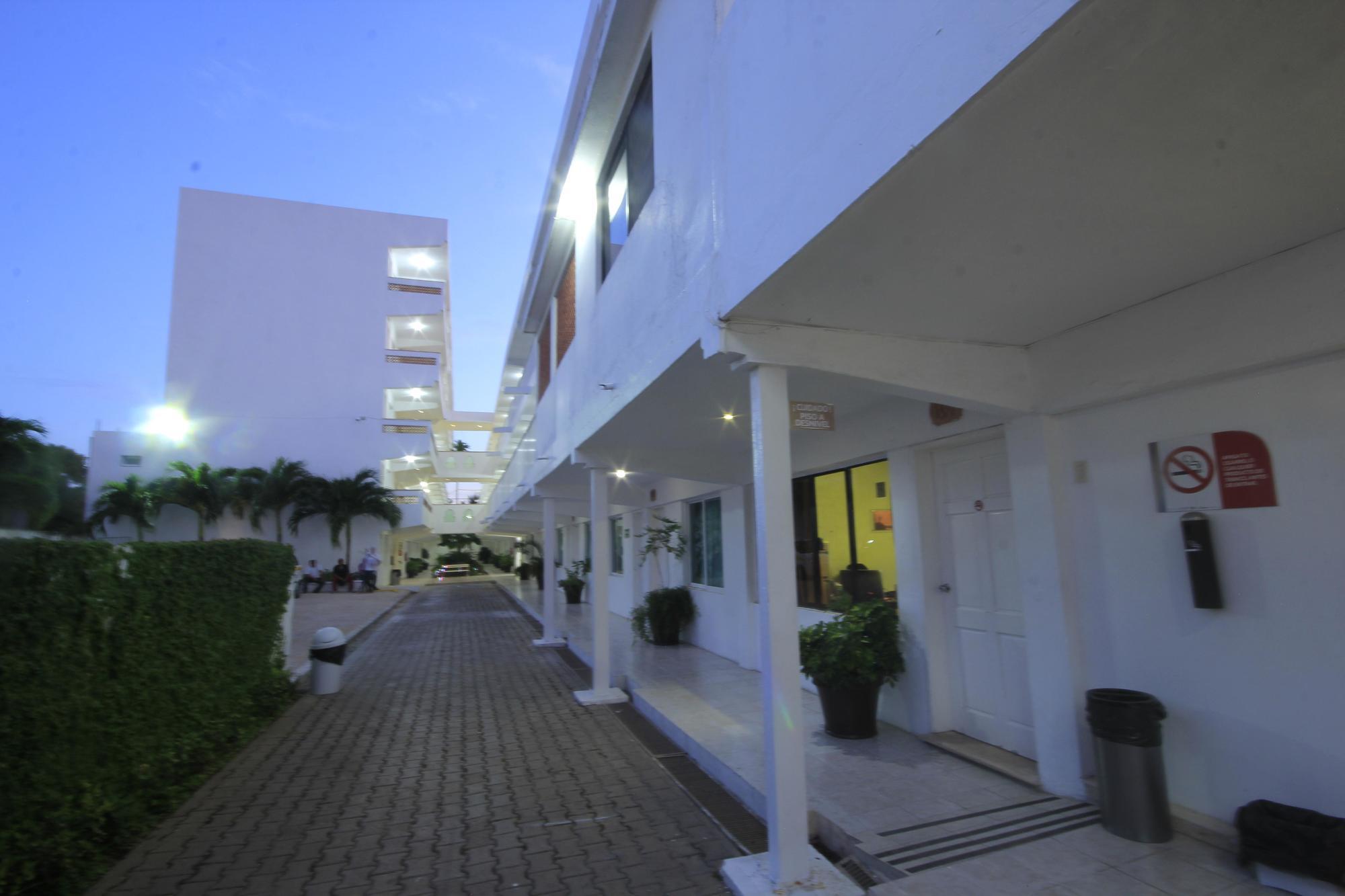 Hotel Casa Blanca Chetumal Exterior photo